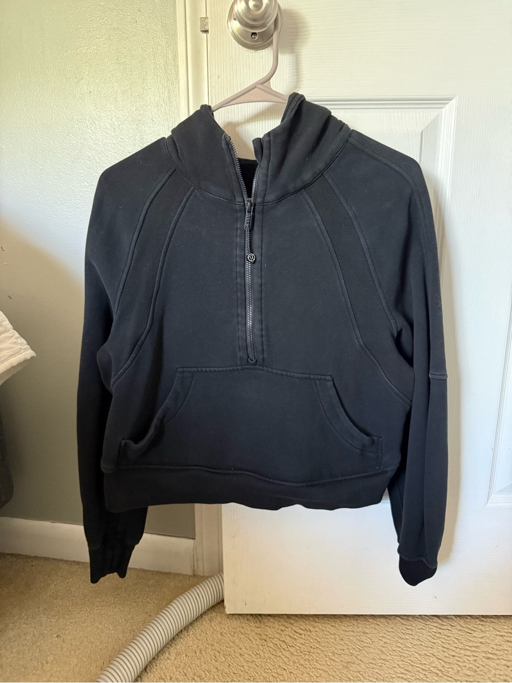 Black lululemon scuba - Picture 1 of 2